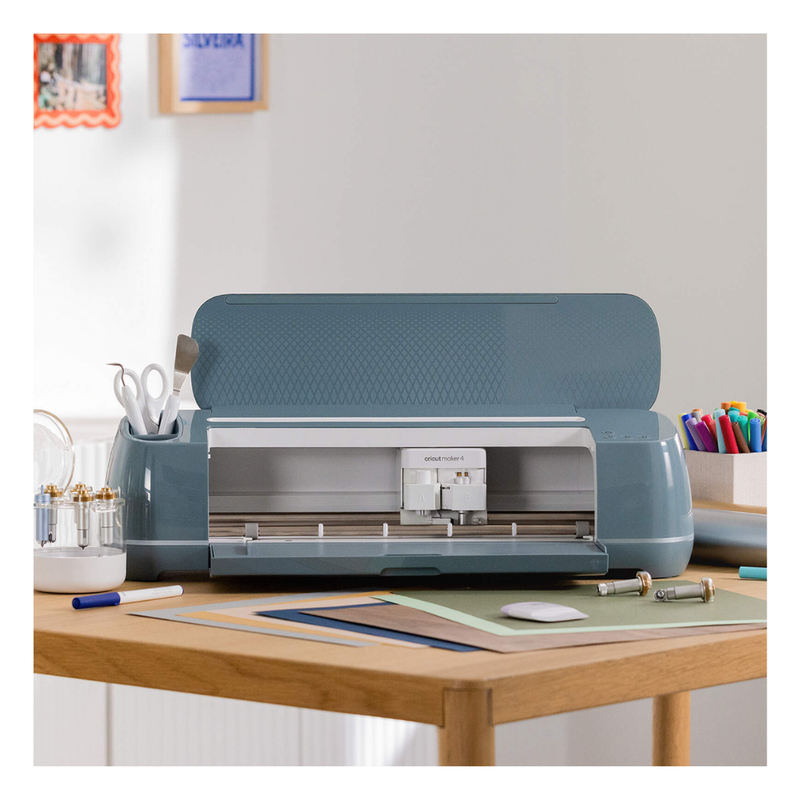 CRICUT MAKER 4 DELUXE BUNDLE Cricut