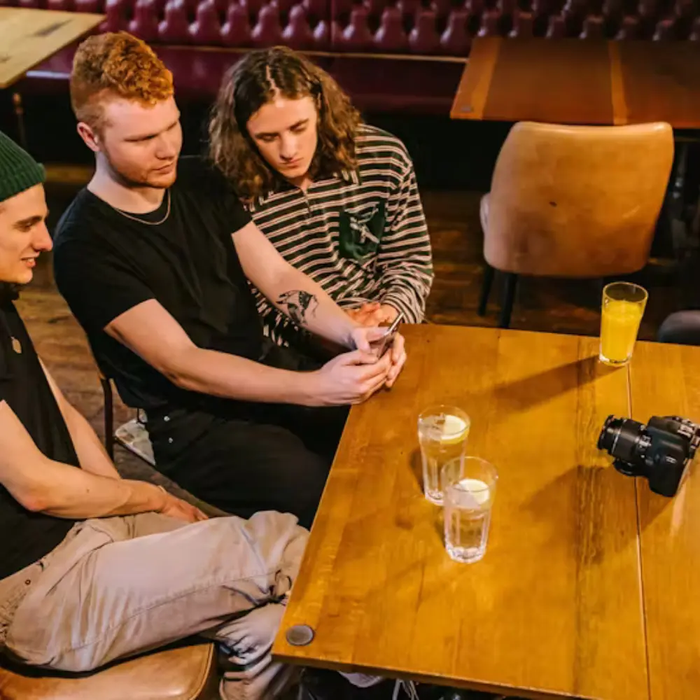 Canon EOS 2000D Camera with EF-S 18-55mm IS II Lens Shoulder Bag & SD Card | Black