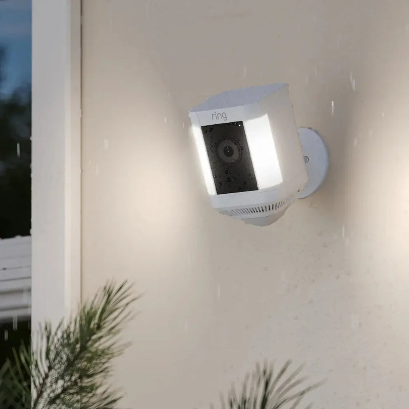 RING SPOTLIGHT CAM PLUS PLUG-IN OUTDOOR SECURITY